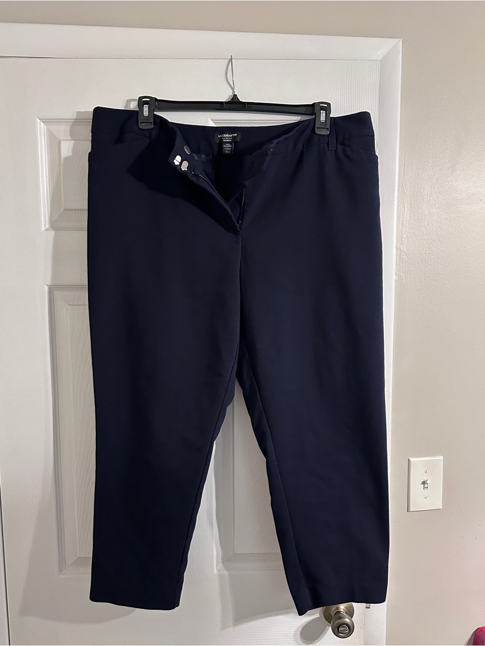 Liz Claiborne Women's Navy Cropped Straight-Leg Pants
